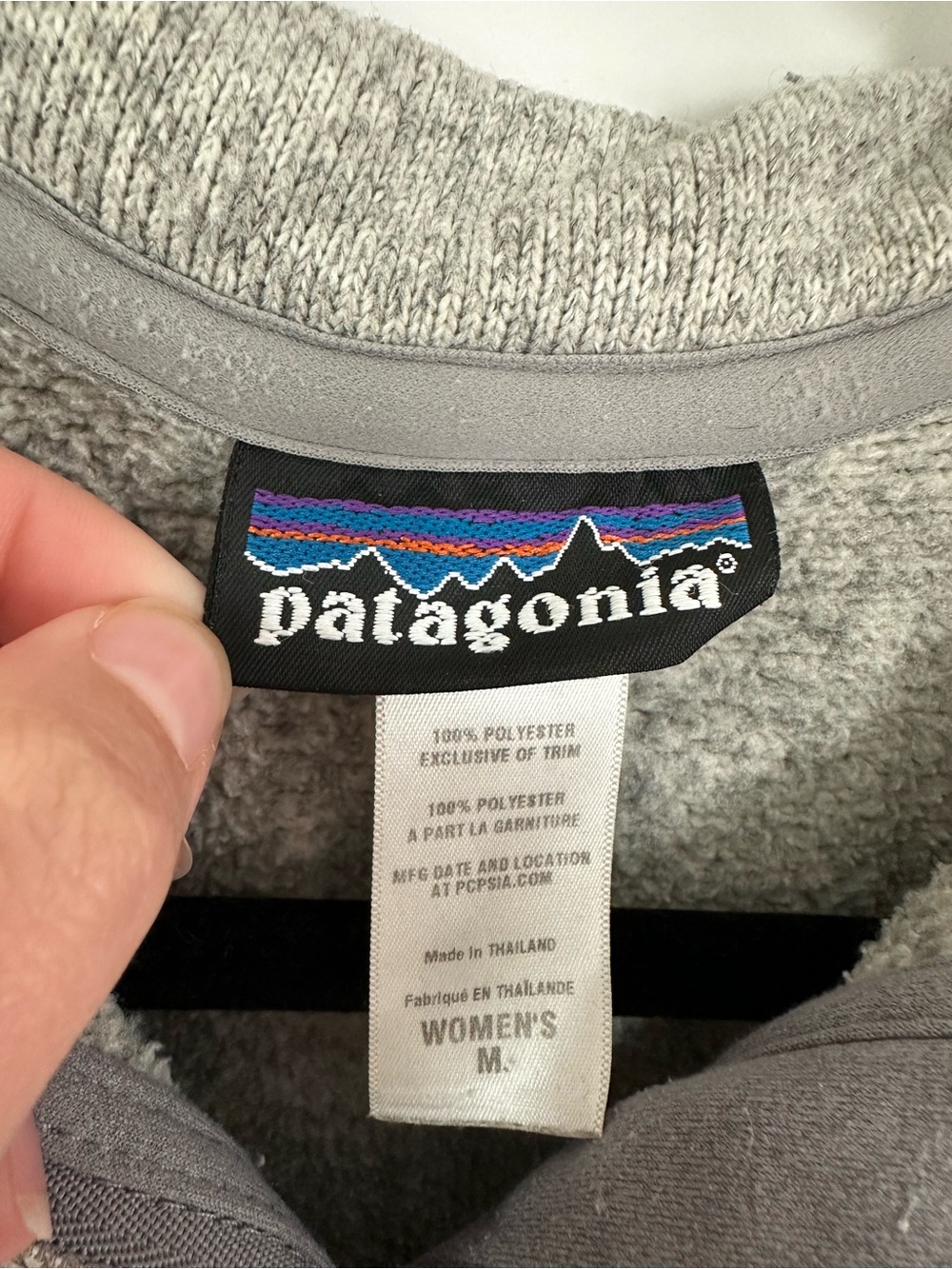 Patagonia women’s Light Gray Quarter-Zip Fleece Pullover - Picture 3 of 3